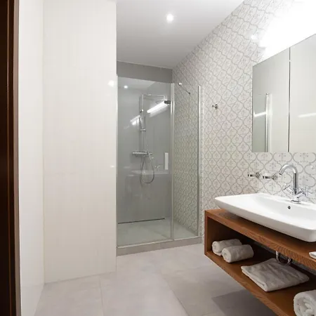 Отель Michael's Palace 4*