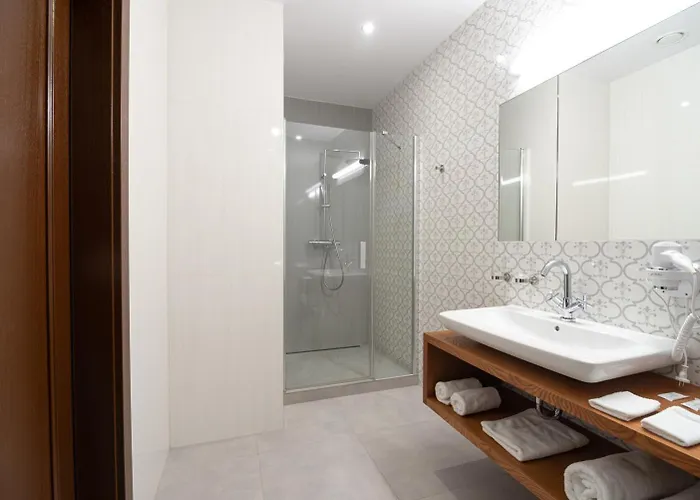 فندق Michael's Palace 4*