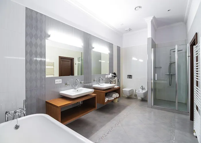 Michael's Palace Hotel 4*